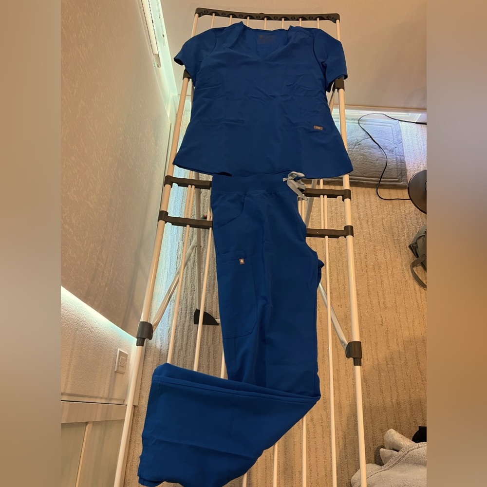 Fig Scrub top/bottom set blue, size Large